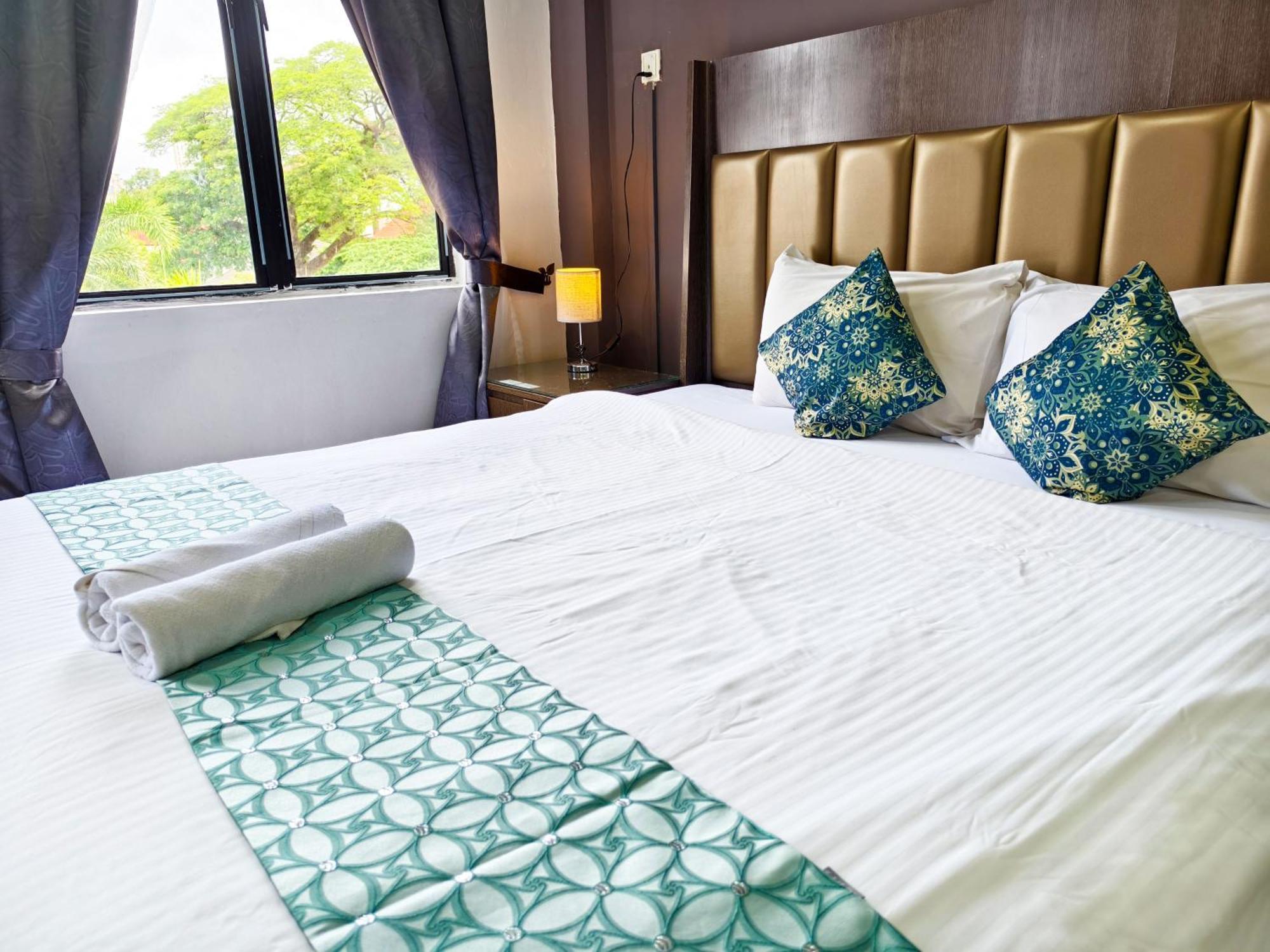 Salaam Suites Hotel Kota Bharu Esterno foto