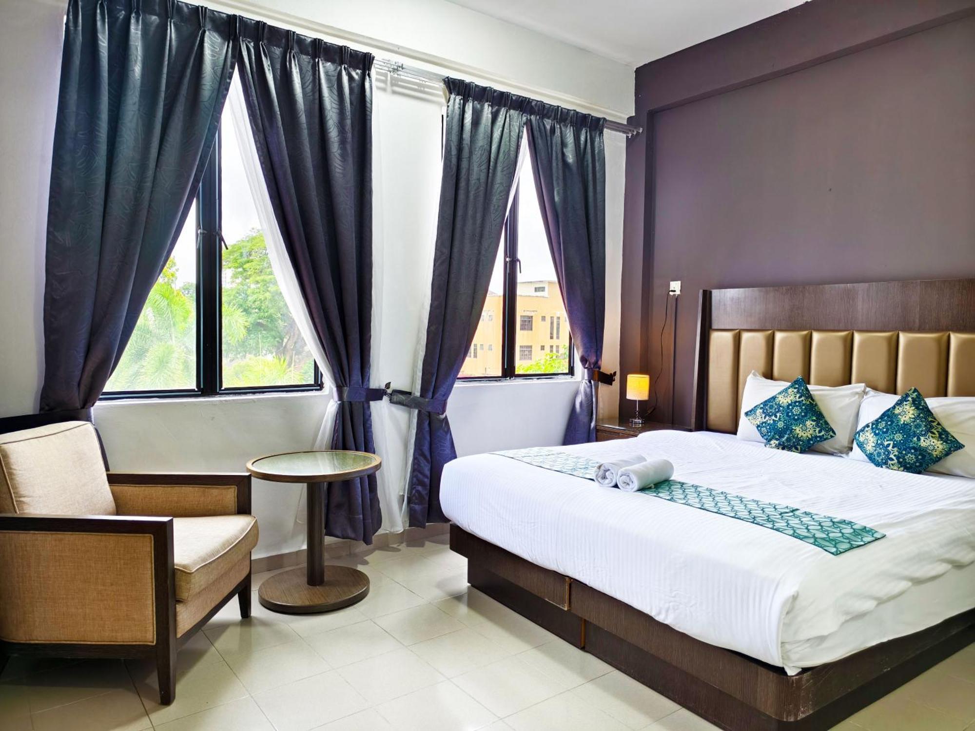Salaam Suites Hotel Kota Bharu Esterno foto
