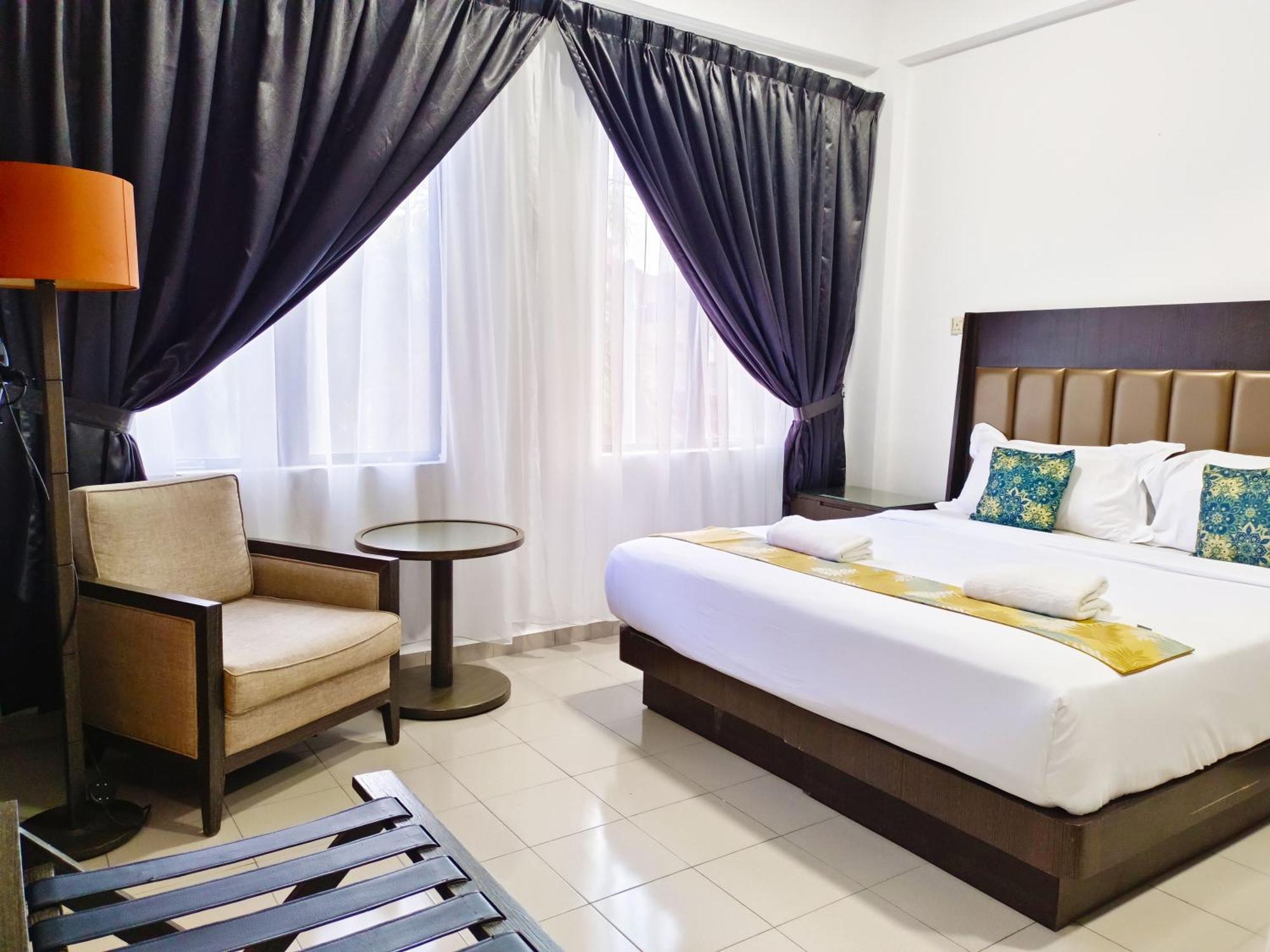 Salaam Suites Hotel Kota Bharu Esterno foto